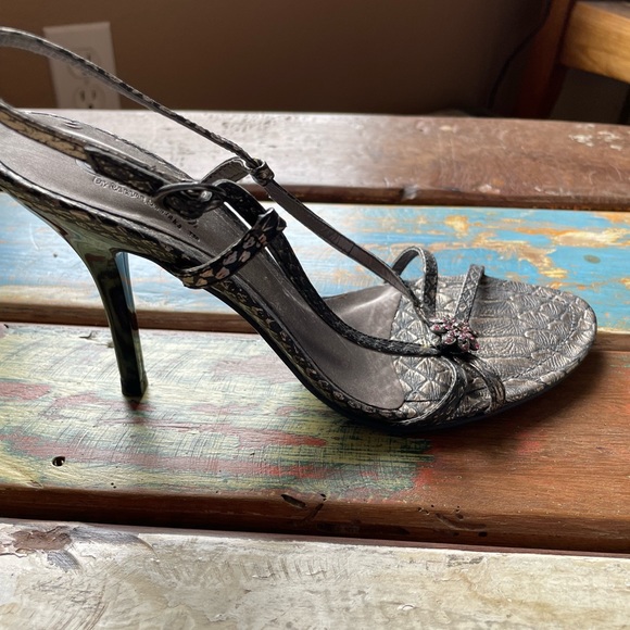 SOLD
CARLOS by Carlos Santana size 7 1/2 sandals. Pristine, silver and jeweled. - Picture 4 of 5